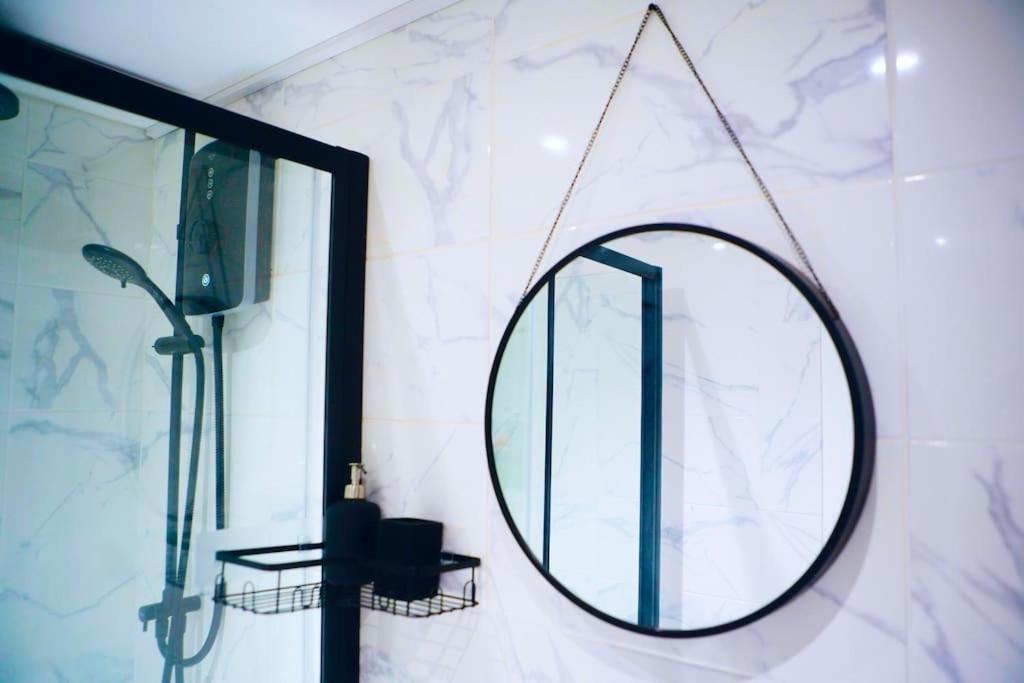Perfect 1 Bed Apartment Sleeps 5 1 Kingsize Bed 1 Double Sofabed One Single Mattress Free Parking Wifi Good Transport Network Shopping Holiday Makers Families Contractors In North London Enfield Εξωτερικό φωτογραφία